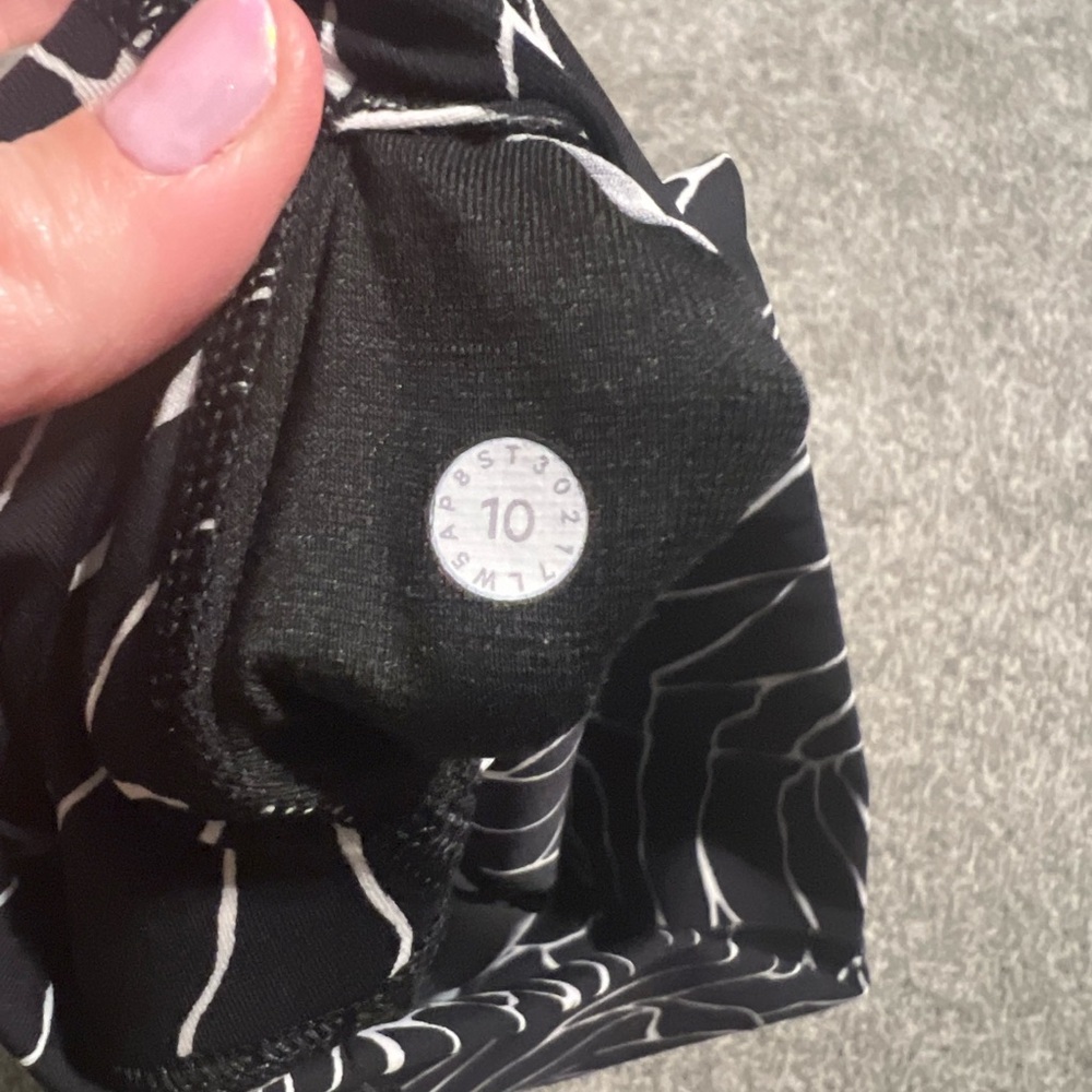 Lululemon Rose Patterned Wunder Under Leggings - … - image 2